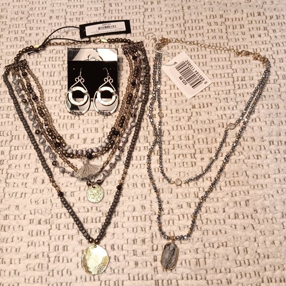 NEW gray / silver tones multi-layer lot of 2 necklaces & pair of earrings - Picture 1 of 14